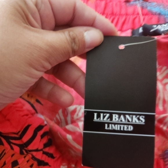 NWT Liz Banks Limited Red w/Floral Cotton 5" Inch Inseam Paperback Shorts sz 3X - Picture 6 of 11